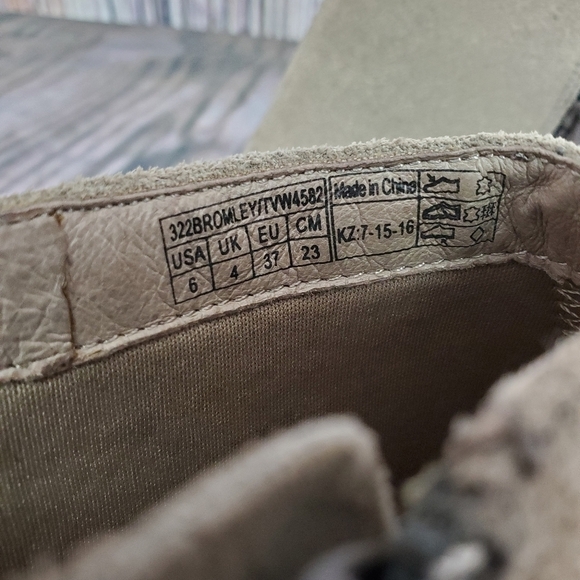 Vionic Bromley Beige Suede Snakeskin Print Zipper Ankle Booties Size 6 - Picture 11 of 12